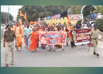 ತುಮಕೂರು: ಮಹಿಳೆಯರೂ ಸೇರಿದಂತೆ ನೂರಾರು ದತ್ತಭಕ್ತರಿಂದ ದತ್ತಪೀಠ ಯಾತ್ರೆ